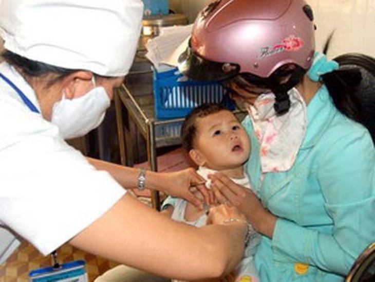 Những điều bà mẹ cần biết khi đưa con đi tiêm chủng 1