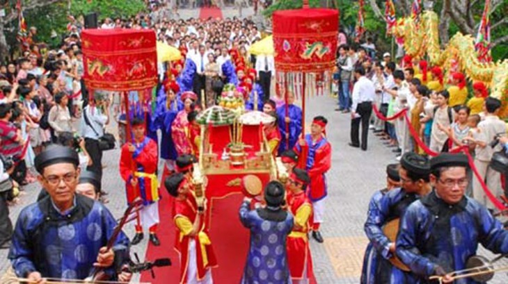 Từ Ðền Hùng nhìn ra biển cả 1