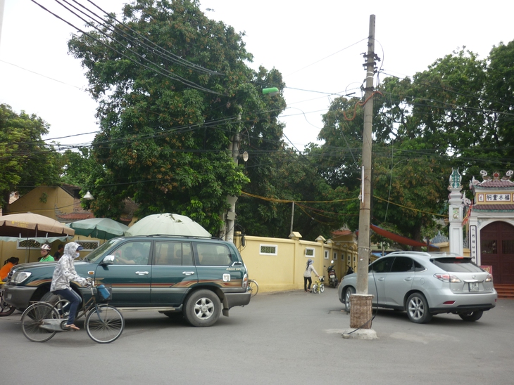 Cột điện giữa ngã ba 1