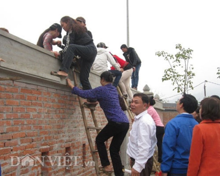 Người Việt thiếu văn hóa đi lễ? 3