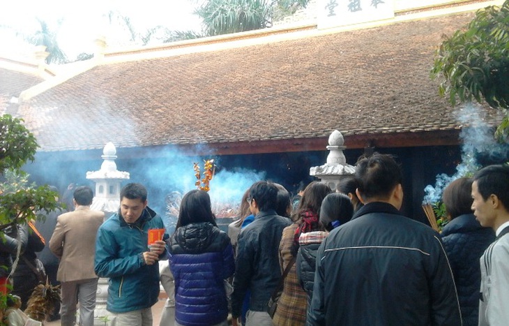 Đông nghịt người đi lễ chùa ở Hà Nội 6