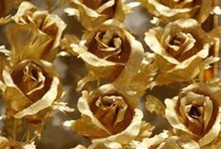 Săn hoa hồng dát vàng tặng Valentine 1