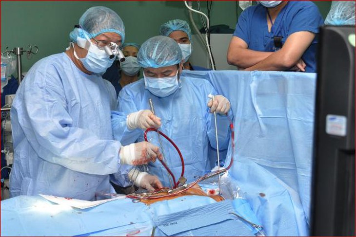 Lần đầu tiên phẫu thuật nội soi tim thành công 2