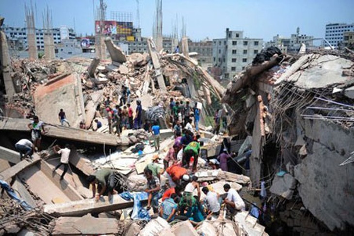 Tòa nhà 8 tầng bất ngờ bị sập tại Bangladesh, 82 người chết 1