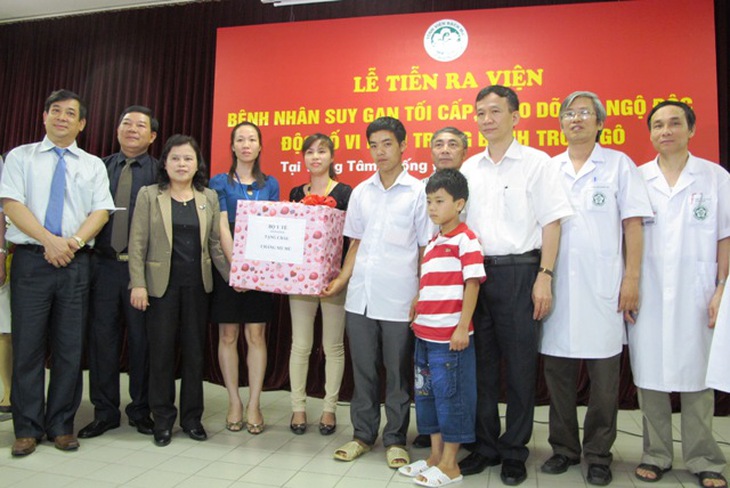 Bé trai ngộ độc bánh trôi ngô thoát chết thần kỳ 2