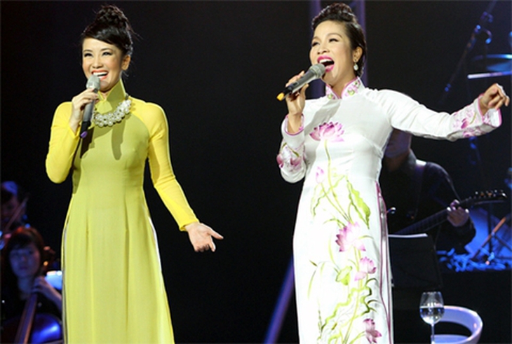Mỹ Linh "nhập đồng" đến mức bị "loạng choạng" 2