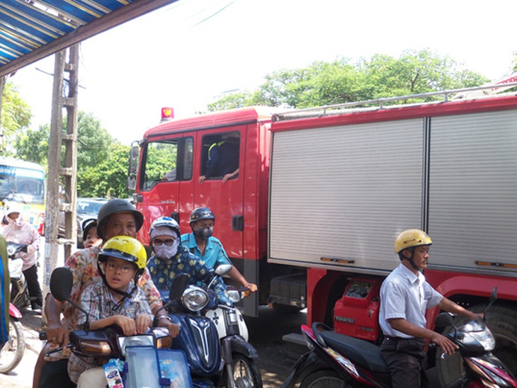 Cháy nồi cá kho, cả khu tập thể náo loạn 2