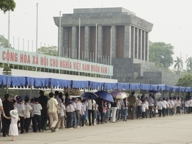 Tạm dừng tổ chức viếng lăng Chủ tịch Hồ Chí Minh 1