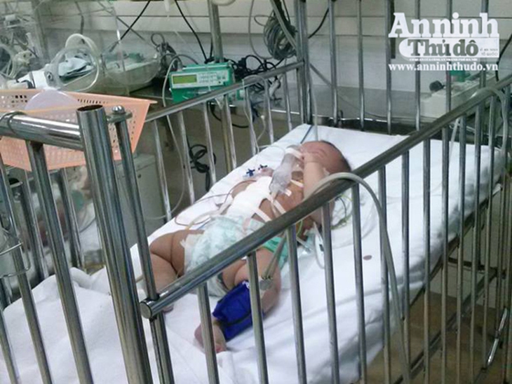 Nghi án bố đâm con 3 tháng tuổi lòi ruột rồi cứa cổ tự tử 1