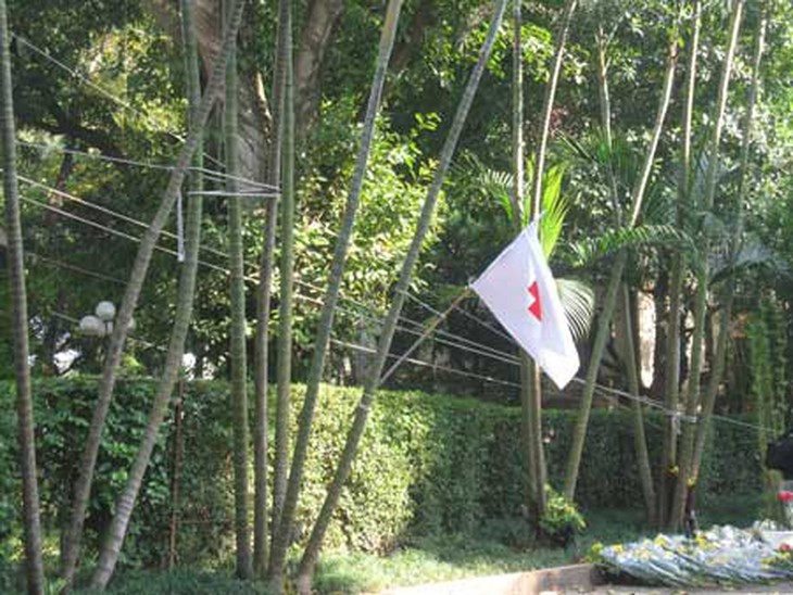 Cấp cứu kịp thời trên 50 người bị ngất đột ngột khi đến viếng Đại tướng 3