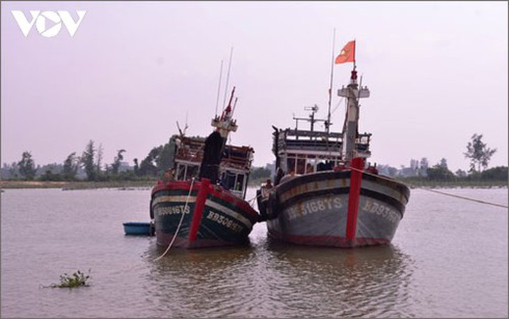 cua bien bi boi lap, ngu dan kho khan vao noi neo dau tau thuyen hinh 1