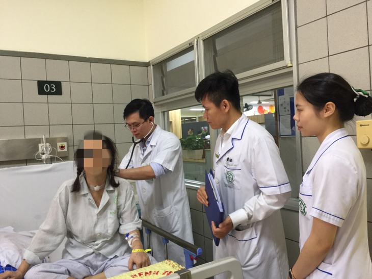 bs khanh tham kham cho Bn truoc khi xuat vien