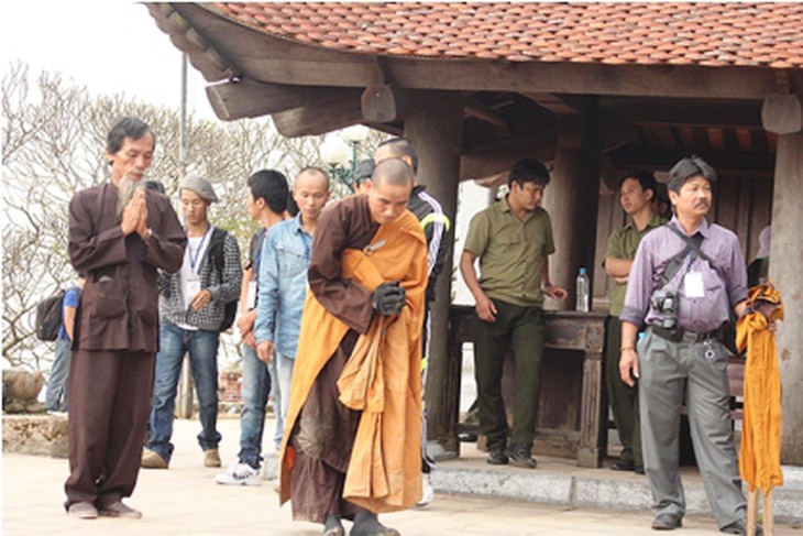 Nhà sư "nhất bộ nhất bái" hoàn thành hành trình tại Yên Tử 2