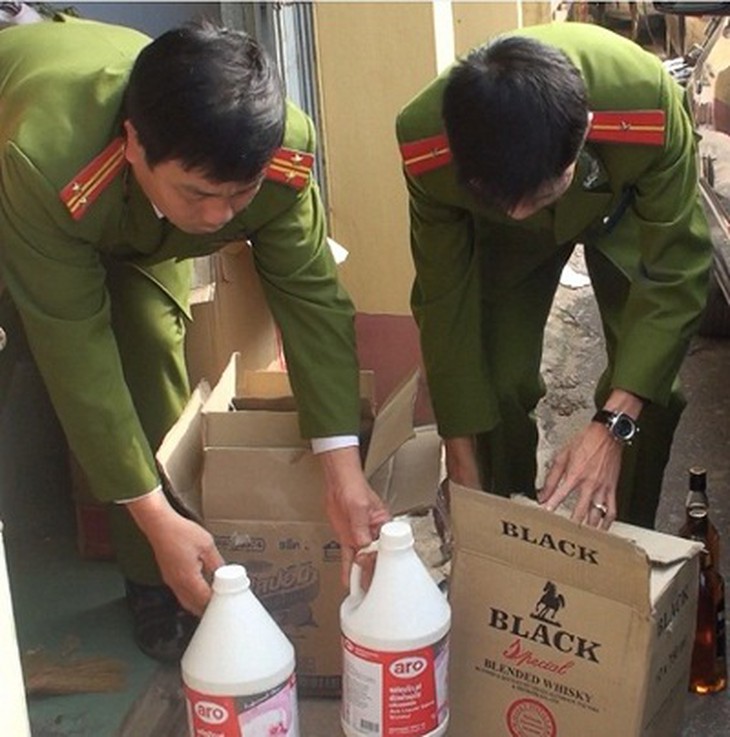 Bắt giữ số lượng lớn hàng lậu khi đang ra Bắc tiêu thụ 1