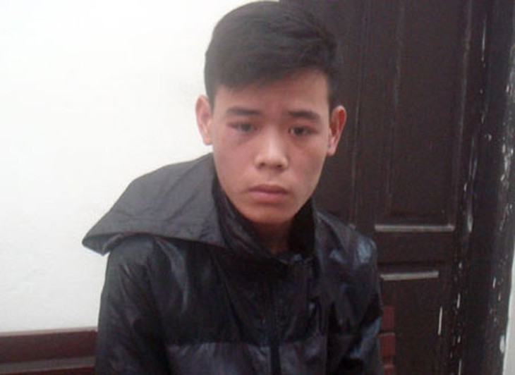 Thanh niên đi xe máy kéo lê cảnh sát trên phố 1