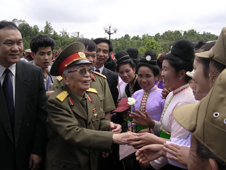 Chùm ảnh: Đại tướng Võ Nguyên Giáp thăm lại chiến trường Điện Biên Phủ 9