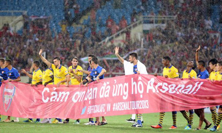 Arsenal chia tay Việt Nam bằng 'đại tiệc bàn thắng' 4