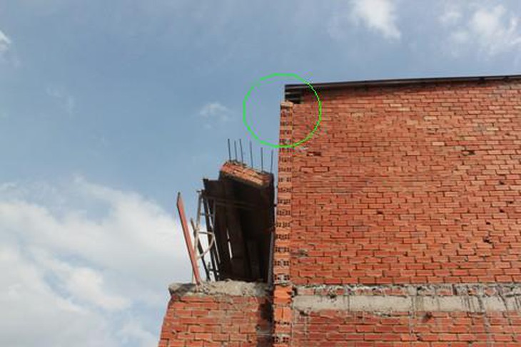 Sập nhà đang xây, 3 người thương vong 2