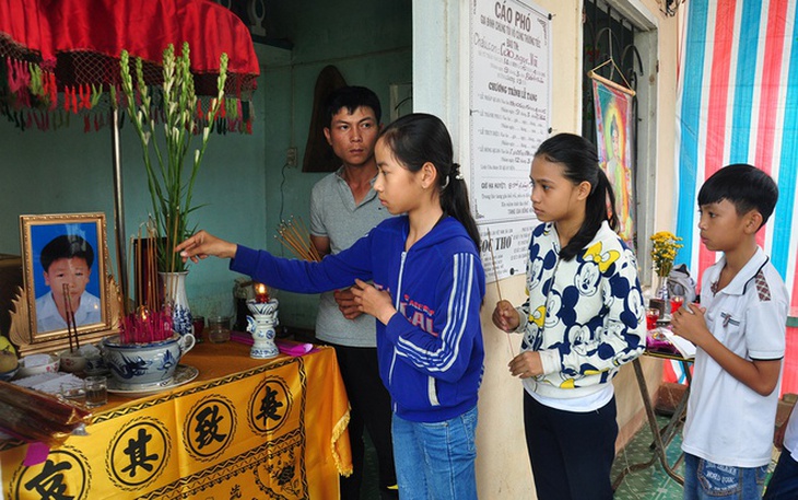 Vu 9 hoc sinh chet duoi: 'Se som ban dua mon boi vao truong' hinh anh 2