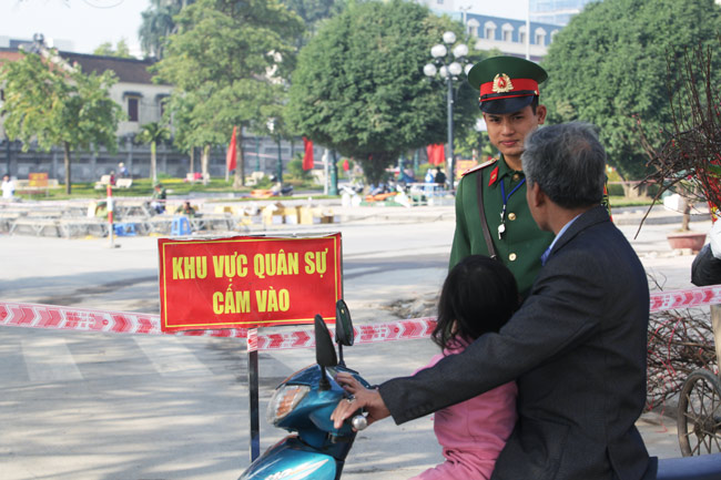 hn: tran dia phao hoa duoc bao ve nghiem ngat truoc gio g hinh anh 7