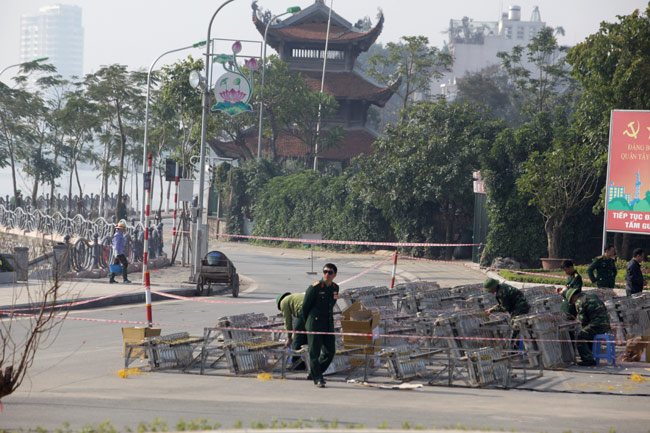 hn: tran dia phao hoa duoc bao ve nghiem ngat truoc gio g hinh anh 6