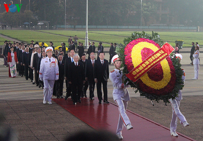 sang nay, khai mac dai hoi dang xii: tri tue va niem tin hinh 0