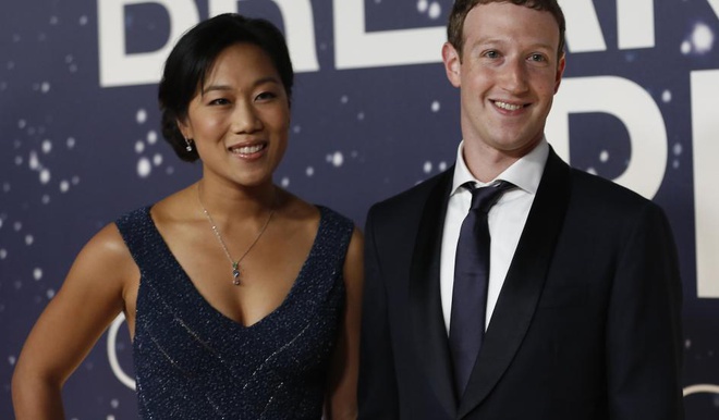 Mark Zuckerberg đón con gái đầu lòng, hiến 99% tài sản