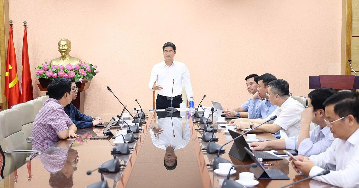 Cuộc họp khởi động vận h&agrave;nh Trung t&acirc;m Điều h&agrave;nh th&ocirc;ng minh IOC Bộ Y tế