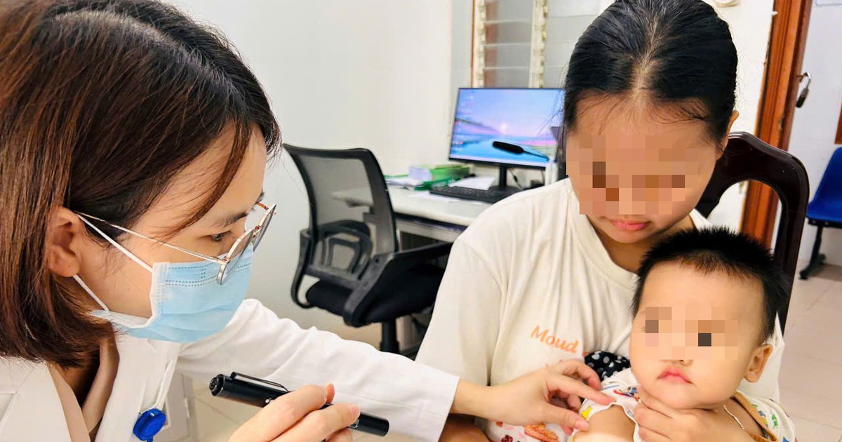 B&aacute;c sĩ kh&aacute;m tổn thương vi&ecirc;m da do kiến ba khoang