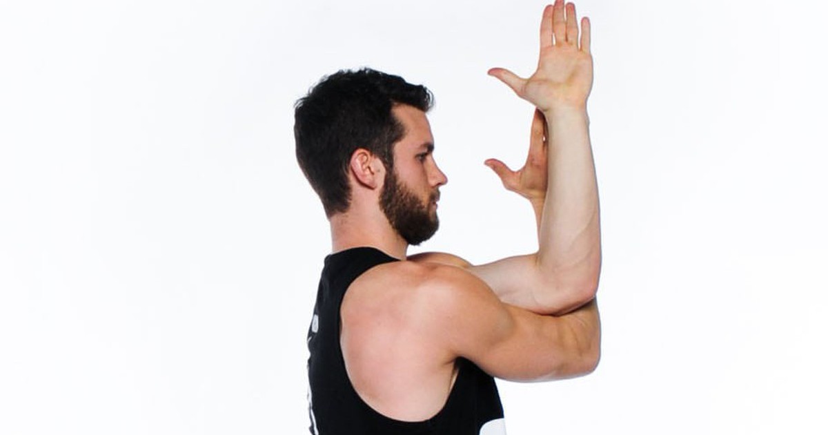 5 tư thế yoga đứng có thể thực hiện mọi lúc, mọi nơi