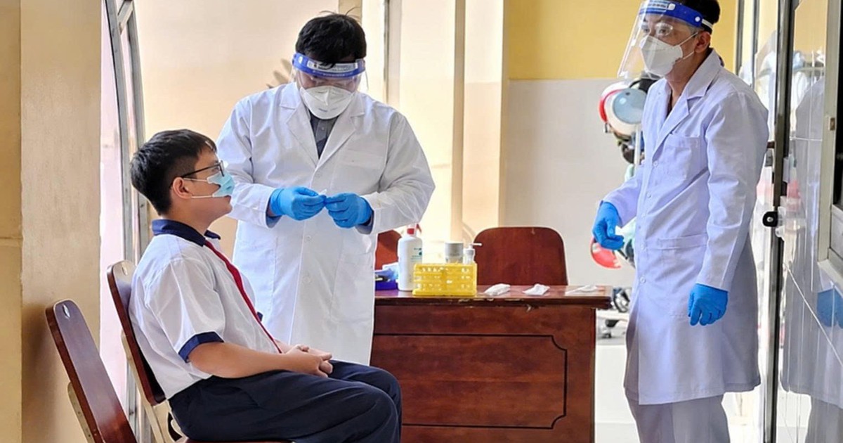 Cùng mang vi khuẩn não mô cầu, sao có người chỉ viêm họng, có người tử vong?