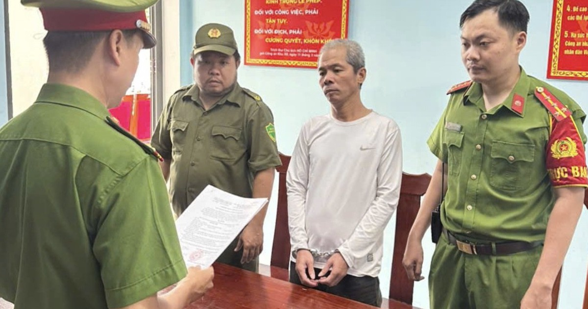 Bắt 2 đối tượng chuyên trộm điện thoại của người tắm biển ở Đà Nẵng