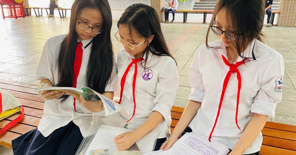 Gỡ khó nhân sự cho "siêu trường" hàng trăm lớp sau sáp nhập