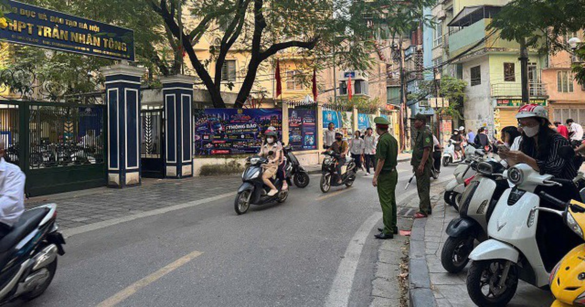 Điểm nóng ùn tắc ở cổng trường học đã thông thoáng hơn nhờ cách làm này