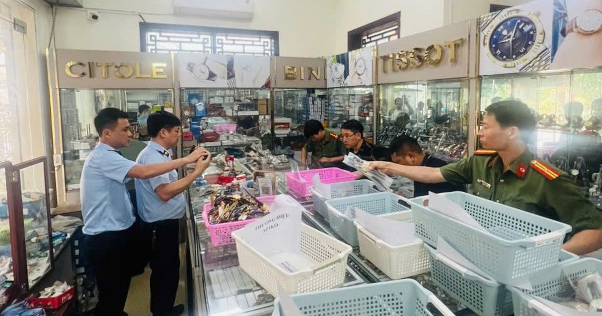 Hơn 2.000 đồng hồ giả mạo nhãn hiệu Rolex, Hublot...