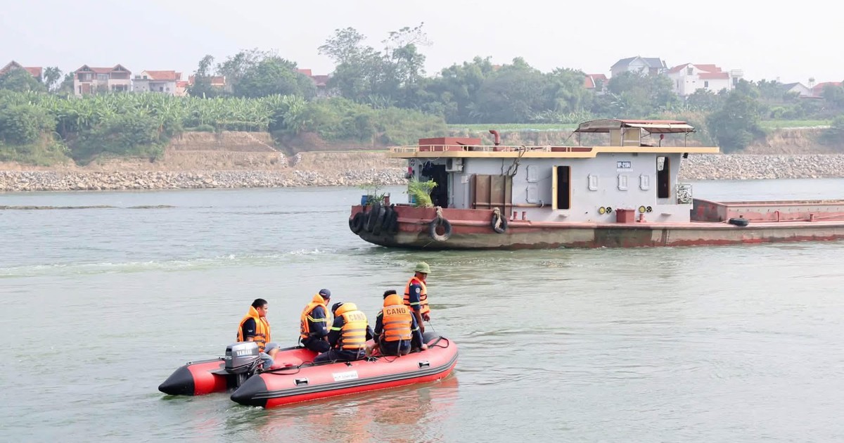 Vụ mẹ ôm con 2 tuổi nghi nhảy cầu: Đã tìm thấy thi thể cháu bé