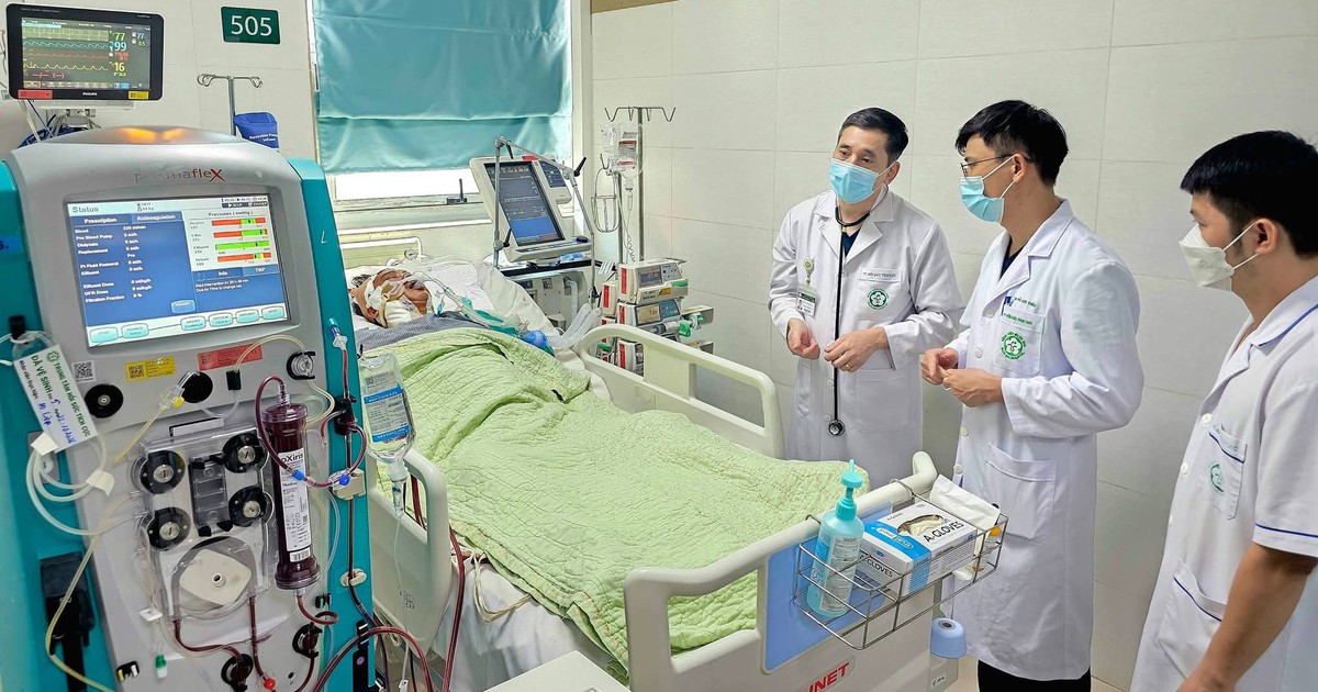 Tin mới nhất về sức khoẻ 7 bệnh nhân ngộ độc khí clo ở Hà Nội
