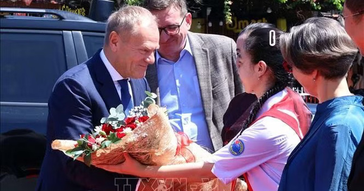 Thủ tướng Ba Lan Donald Tusk thăm phố cổ Hội An