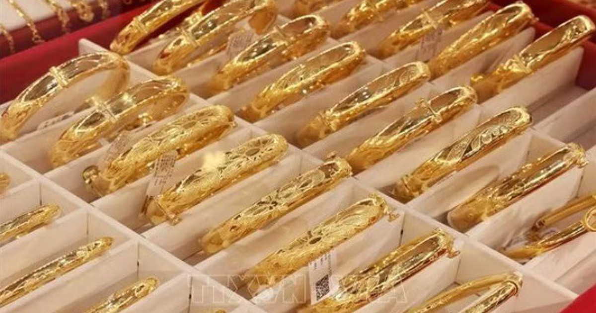 Vàng giảm sức hút trước áp lực lãi suất