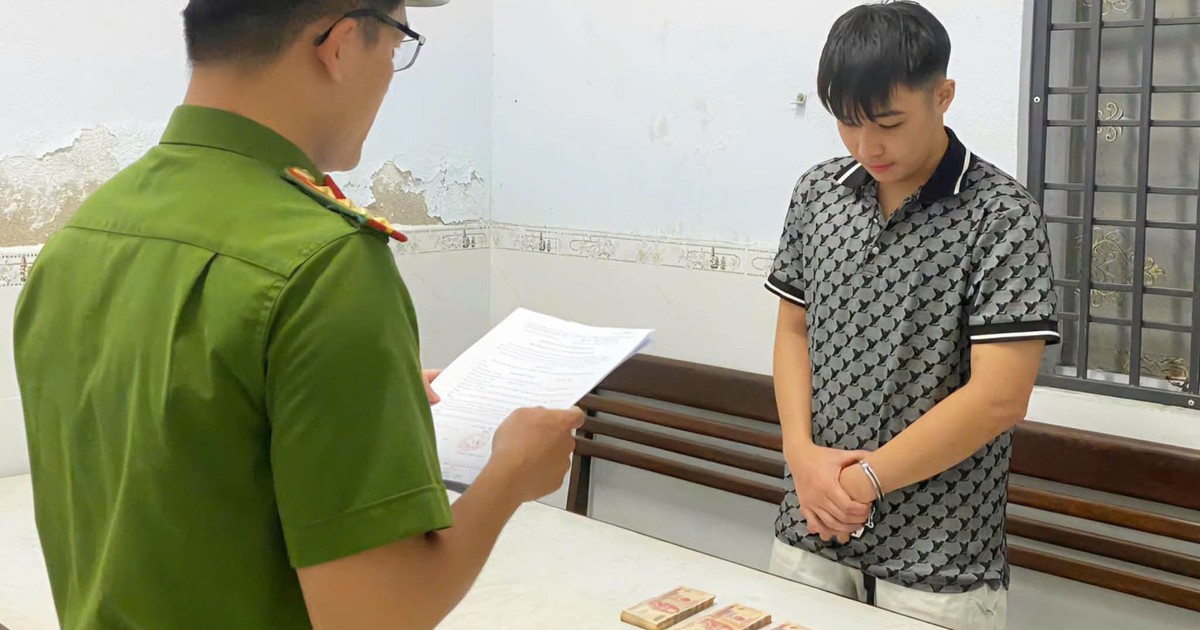 Trộm 133 triệu đồng trong ô tô rồi, thanh niên mang 20 triệu về đưa mẹ