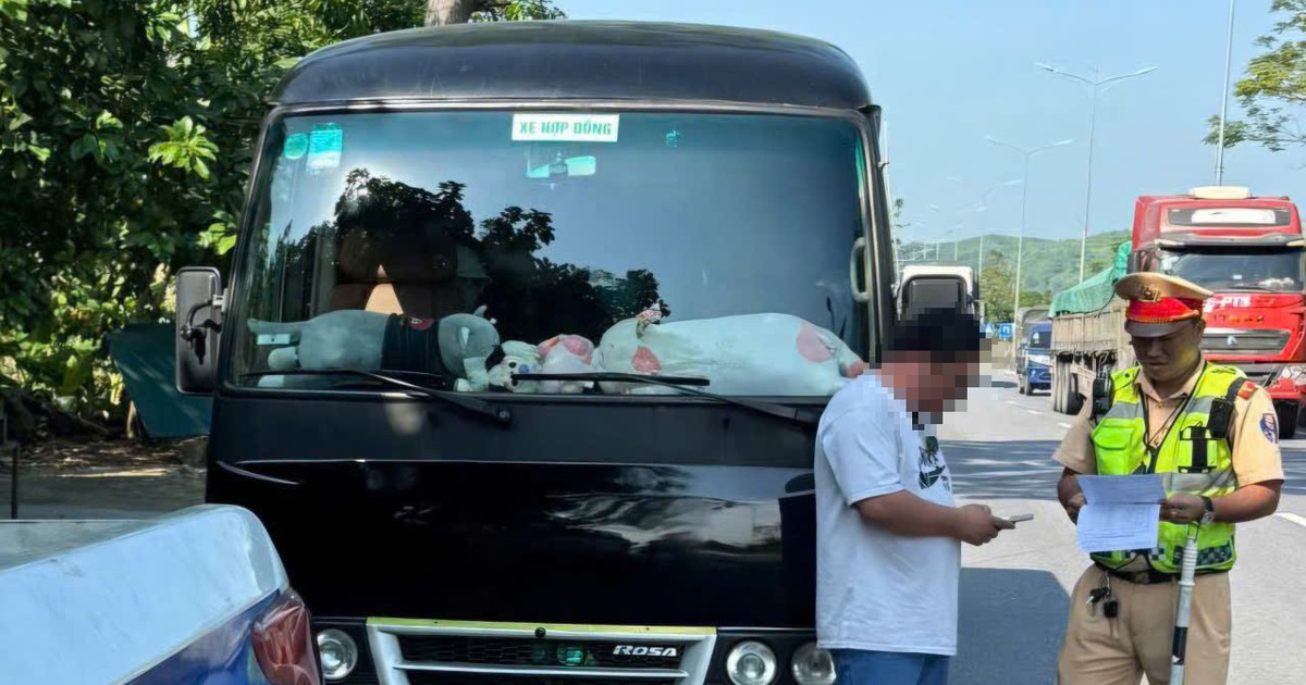 Ô tô khách bị tước phù hiệu vẫn hoạt động, xử phạt tài xế và chủ xe