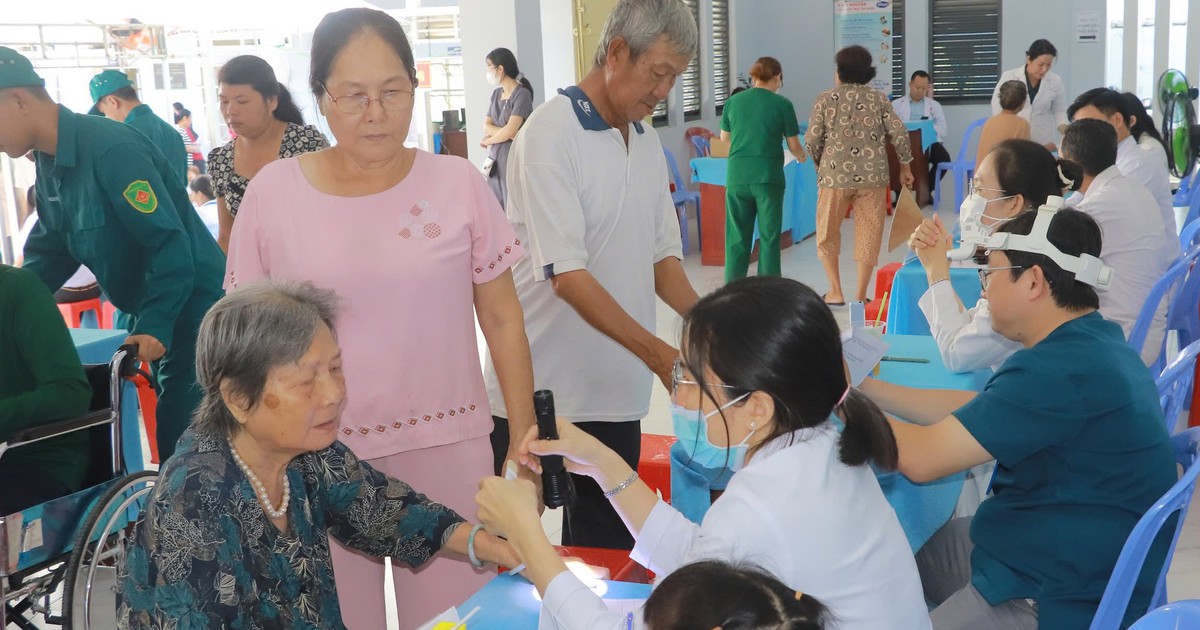 Đưa y tế chất lượng cao đến nhân dân vùng biển