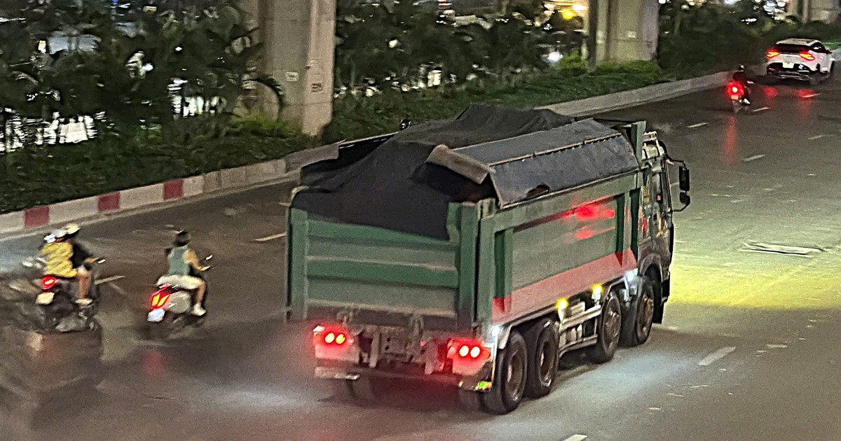 Sau phản ánh xe có dấu hiệu quá tải tại Nguyễn Trãi, CSGT vào cuộc xử lý