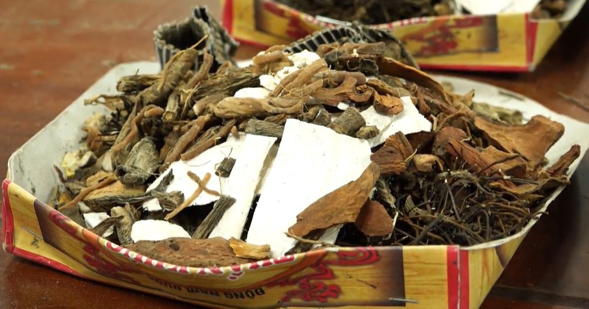 Tự dùng thuốc nam, thuốc gia truyền: Những rủi ro tiềm ẩn người dân cần biết