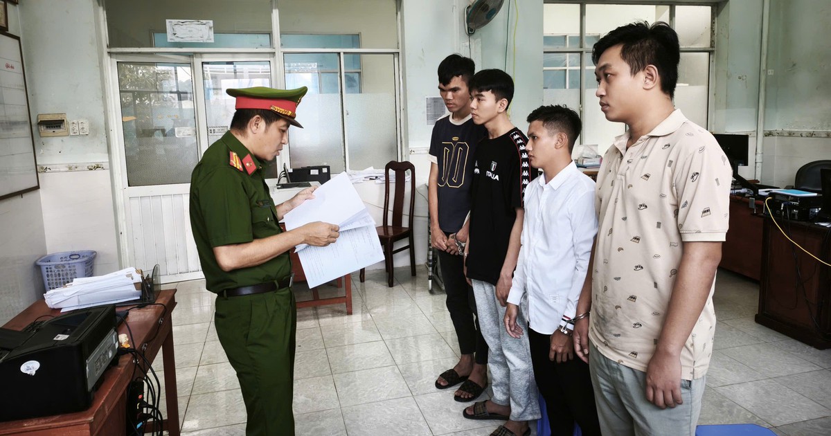 4 người mang dao tự chế đến tấn công gia đình thiếu niên 15 tuổi
