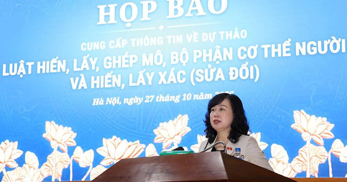 Bộ trưởng Bộ Y tế Đào Hồng Lan xúc động khi nói về những trẻ em mòn mỏi chờ ghép tạng