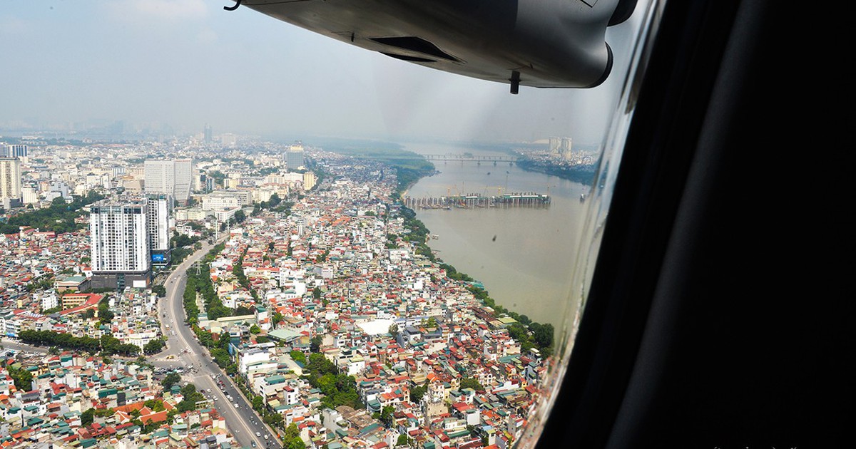 Cầu Trần Hưng Đạo đang xây dựng nhìn từ máy bay quân sự