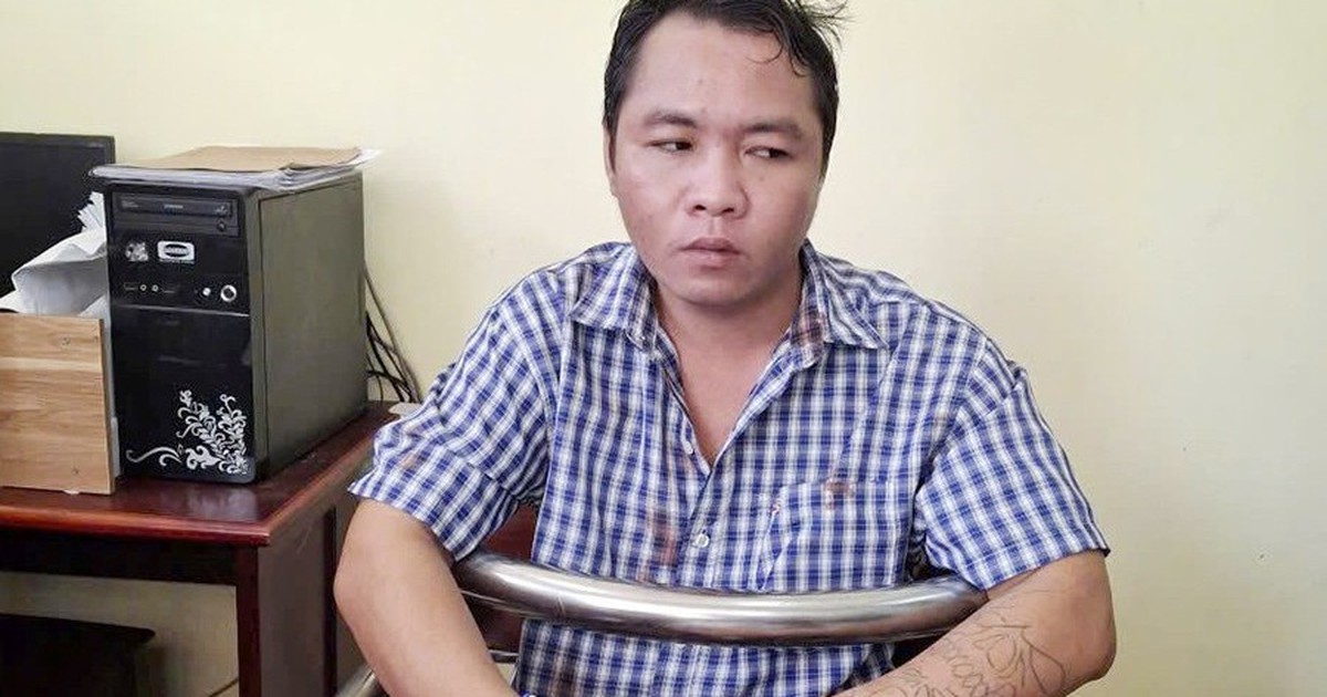 Sáng 28/10: "Nghịch tử" dùng hung khí sát hại cha dượng rồi khóa cửa cố thủ trong nhà ở Cần Thơ