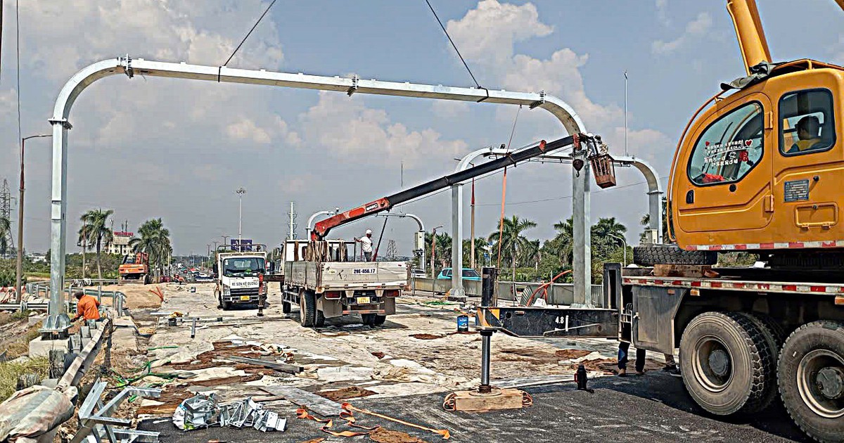 Điều chỉnh giao thông cầu Thăng Long, xe tải và xe khách được lưu thông trở lại