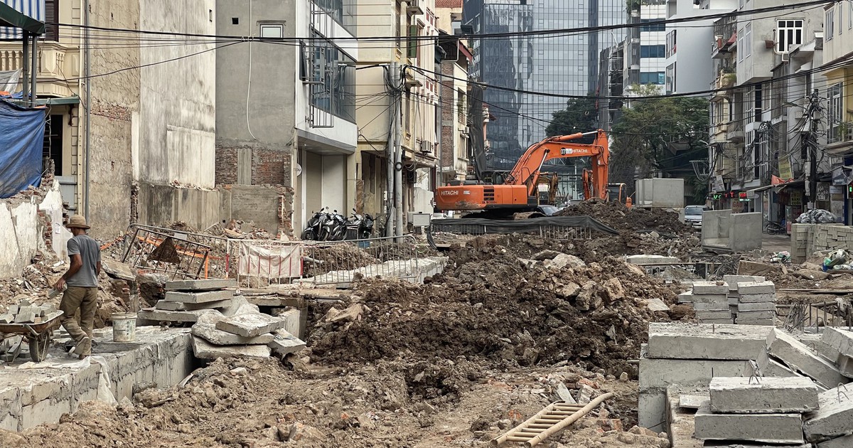 Hiện trạng thi công mở rộng ngõ 381 Nguyễn Khang, Hà Nội